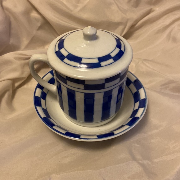 PORCELAIN BLUE & WHITE MUG, LIDS AND SAUCERS - Picture 2 of 7